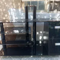 فروش میز تلویزیون شیشه ای در حد نو