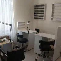 اجاره میز ناخن وصندلی رنگ و کراتین در سالن زیبایی