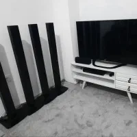 تلویزیون و میز و سینما خانواده در حد نو