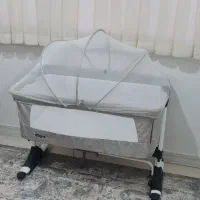 تخت کنار مادر