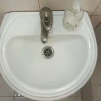 روشویی سرامیکی و شیر آب سالم