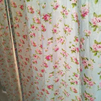 تعدادی پرده تور وپارچه ای وحریر