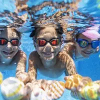 اموزش شنا و ورزش در آب ویژه کودکان و بانوان اصفهان