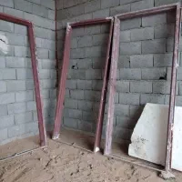 سه چهارچوب فرانسه همراه با سه تادرب چوبی