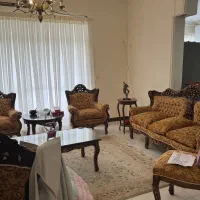 مبلمان همراه با میز ناهارخوری