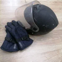 کلاه کاسکت و دستکش
