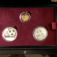 پک سکه طلا ۱۰۰ سالگی فیفا سال ۲۰۰۴ باامضا سپ بلاتر