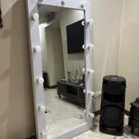 آینه لامپی کلیددار