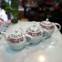 قوری 3 عددی طرح گلبرگ و کیارش چینی نفیس