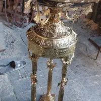 کنار سالنی برنزی پایه دار