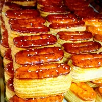 پخش عمده کیک و شیرینی بیرون بر قنادیها|خوردنی و آشامیدنی|رشت, رشتیان|دیوار