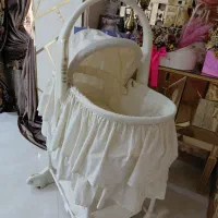 گهواره تخت کنار مادر