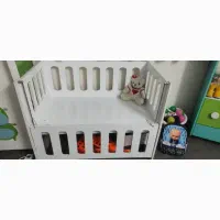 تخت کنار مادر