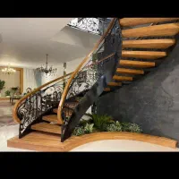 پله گرد. دوبلکس. پله چوبی