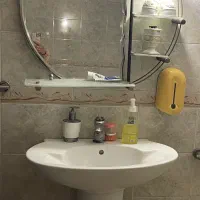 روشویی آینه همراه با شیر