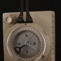 کمپاس زمین شناسی|ابزارآلات|تهران, فلسطین (میدان انقلاب)|دیوار