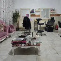 تمامی لوازم سالن فروخته می‌شود