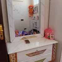 فروش ۳ عدد آیینه و کنسول در حد نو