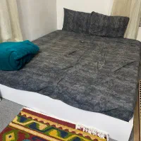 تخت و میز آرایش و پاتختی