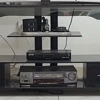 میز تلویزیون شیشه ای در حد نو