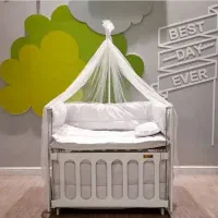 سیسمونی  و تخت کنار مادر