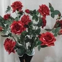 گل رز مصنوعی با گلدان