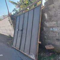 درب حیاط آهنی دروازه  حیاط دو لنگه سالم با قفل