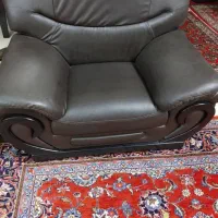 راحتی چرم ۷نفره و ناهارخوری ۶نفره کاملا سالم