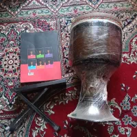 تنبک و جا پای دفتره نو نو. یک بار استفاده شده