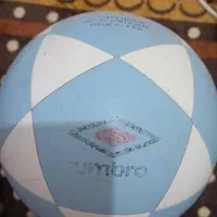 توپ فوتبال چمن