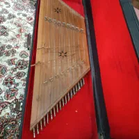 سنتور دست‌ساز در حد نو اما قدیمی قدیمی بشرط بشرط