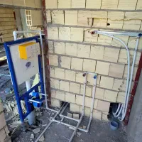 لوله کشی آب وفاضلاب. نصب شیرالات رادیاتور|خدمات پیشه و مهارت|کاشان, امیرکبیر|دیوار