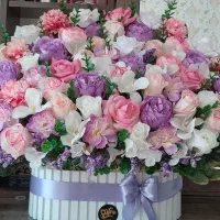 باکس گل مصنوعی، تولد، عقد
