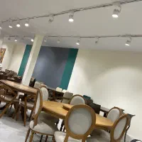 کارگر ساده واقع در بازار مبل دلاوران