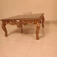 میز پذیرایی و گلدان