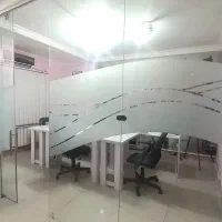 پارتیشن شیشه ای سکوریت تمیز و مدرن (سند بلاست شده)