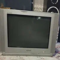 تلویزیون 22 اینچ سامسونگ سالم همراه میز ال سی دی