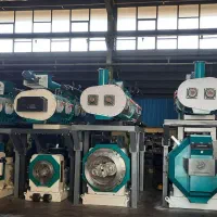 نیرو کار داخل سالن تولید