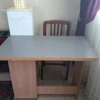 میز تحریر بدون صندلی