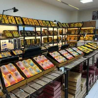 کارگر آقا فروشگاه  کادویی  بازار صالح آباد غربی