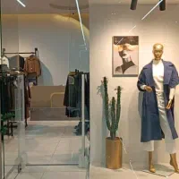 فروشنده خانم