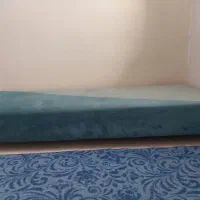 میزعسلی، تخت