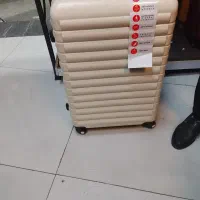 یک عدد چمدان نو