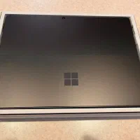 سرفیس پرو ۸ همراه با کیبورد