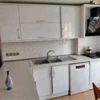 کابینت هایگلاس براق در حد نو