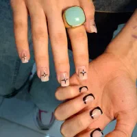 ترمیم ناخن ۳۰۰