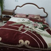 تختخواب با دوتا پاتختی
