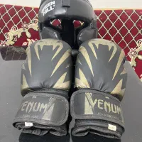 دستکش و کلاه بوکس مارکvenum