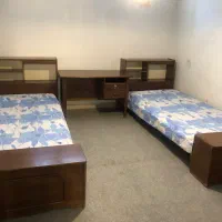 دو عدد تختخواب تکنفره چوبی ،میز تحریر،آینه دیواری|تخت و سرویس خواب|شیراز, تاچارا|دیوار