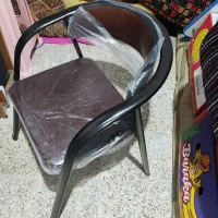 تعدادی میز ‌و صندلی اداری و شخصی